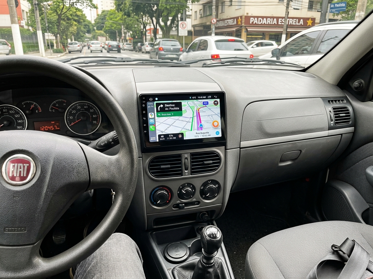 Central multimidia touch no painel do Fiat Palio